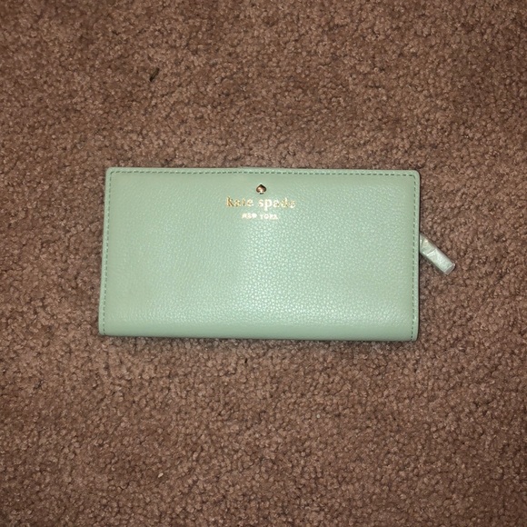 kate spade Handbags - NWOT Kate Spade wallet